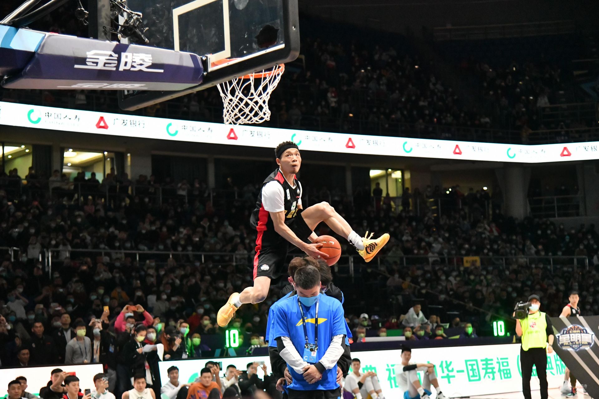 他在训练中 他在训练中