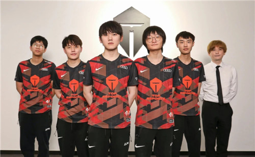 着香蕉发呆 着香蕉发呆